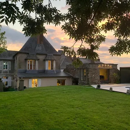 Character House With Pool And Jacuzzi