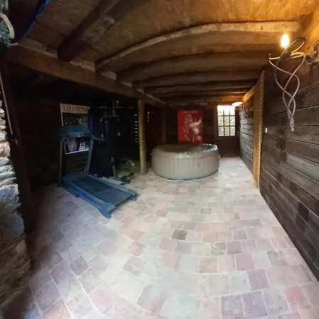 Character House With Pool And Jacuzzi Feriehus