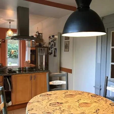 Character House With Pool And Jacuzzi Дом отдыха Pouance