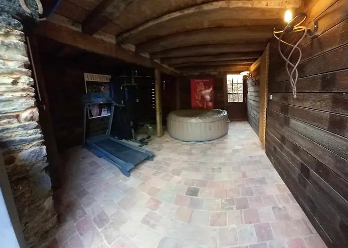 Character House With Pool And Jacuzzi 別荘